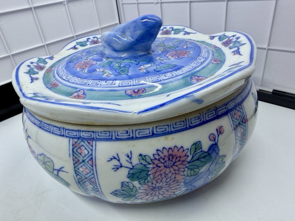 Antique Chinese Covered Dish Tureen Porcelain, Famille Export China Hand Painted